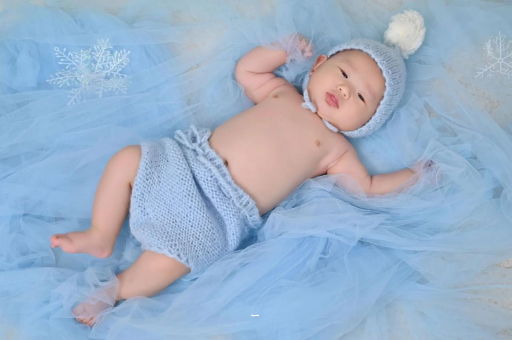 苍南三个月宝宝挠耳朵